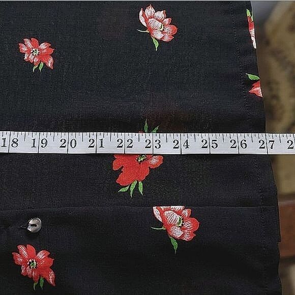 Vtg black floral short sleeve button down cotton Hawaiian shirt - Picture 10 of 13